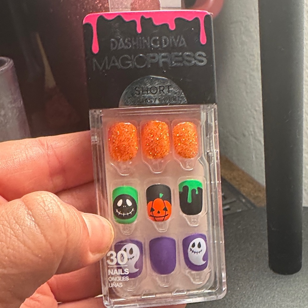 Dashing Diva MagicPress Halloween press On Nail Set - Orange, Green, Purple